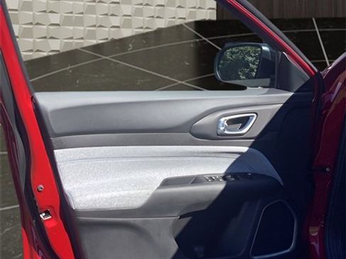 Certified 2025 Jeep Compass Sport image 10