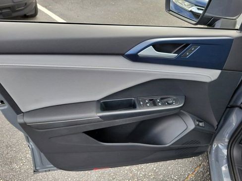 Certified 2024 Volkswagen Taos SE w/ Panoramic Sunroof Package image 21