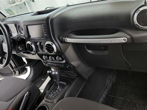 Used 2015 Jeep Wrangler Sahara w/ Connectivity Group image 14