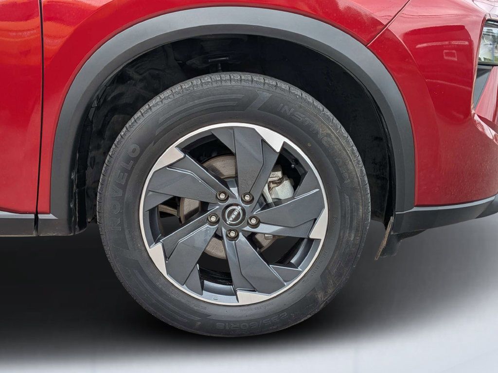 Used 2025 Nissan Rogue SV AWD/4WD image 14