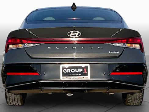 Used 2025 Hyundai Elantra SEL FWD image 5