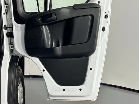 Used 2024 RAM ProMaster 2500 w/ Convenience Group FWD image 9