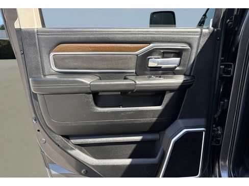 Used 2024 RAM 2500 Laramie AWD/4WD image 16