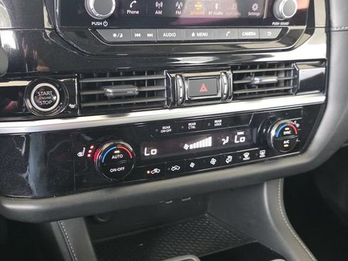 Used 2024 Nissan Pathfinder SV FWD image 20