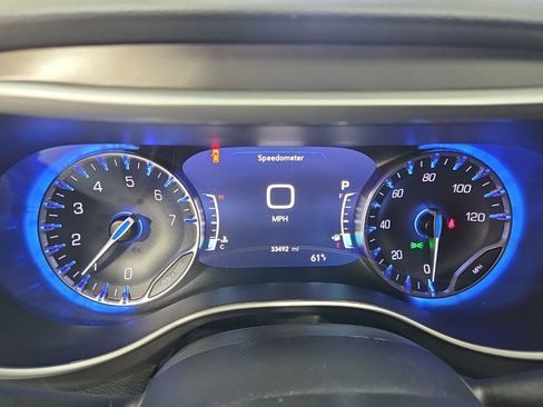 Used 2025 Chrysler Pacifica Select FWD image 11