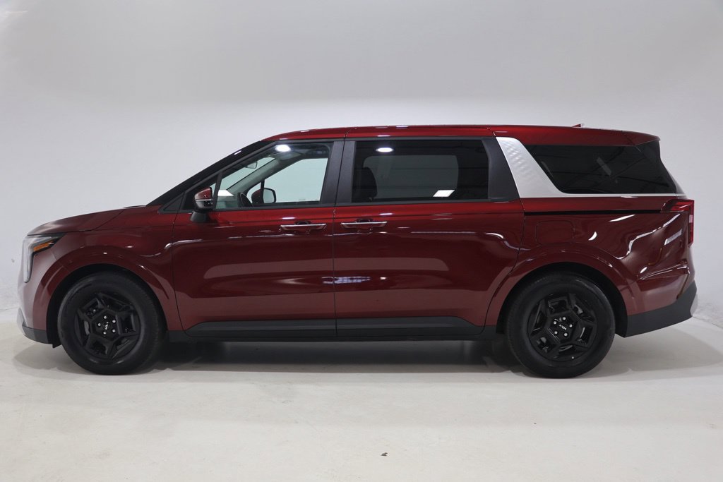 Used 2026 Kia Carnival FWD image 4