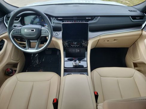 Used 2024 Jeep Grand Cherokee L Limited image 10