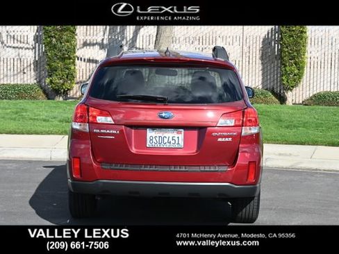 Used 2011 Subaru Outback 2.5i Limited image 5
