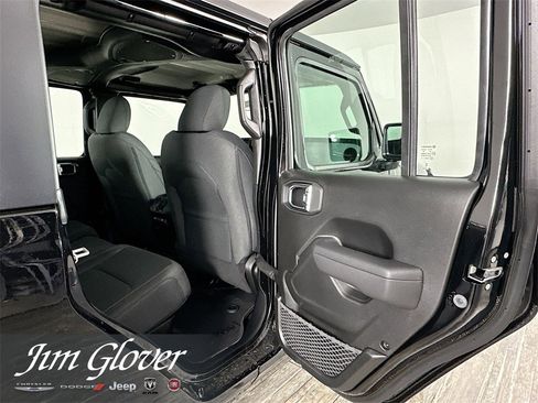 New 2025 Jeep Gladiator Sport image 13