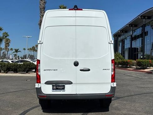 Used 2025 Mercedes-Benz Sprinter 2500 image 32