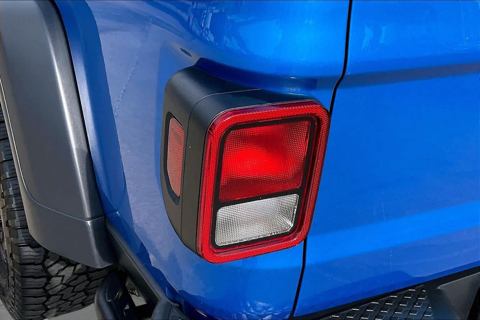 Used 2021 Jeep Gladiator Mojave w/ Cold Weather Group AWD/4WD image 28