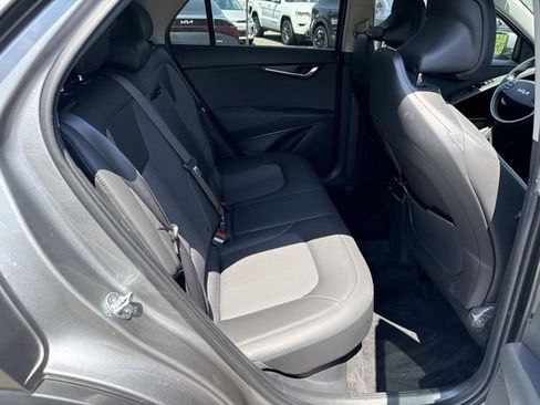 Used 2023 Kia Niro EX FWD image 11