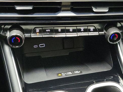 Certified 2024 Chevrolet Traverse RS w/ LPO, Floor Liner Package image 17