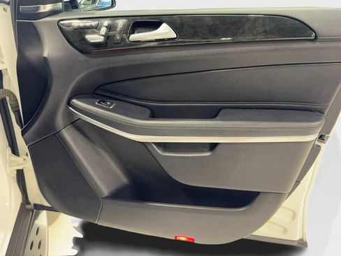 Used 2019 Mercedes-Benz GLS 550 4MATIC image 24