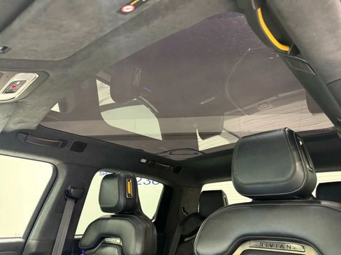 Used 2022 Rivian R1T Launch Edition image 25