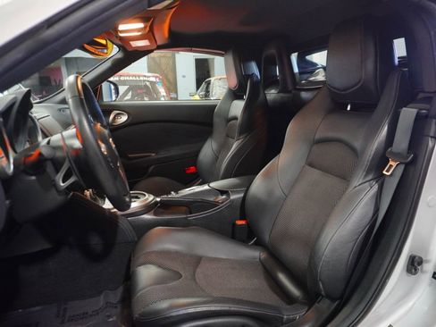 Used 2010 Nissan 370Z Touring image 23