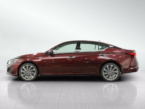 Used 2024 Nissan Altima 2.5 SL AWD/4WD image 2
