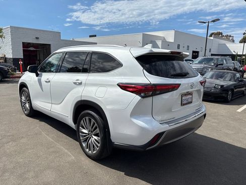 Used 2022 Toyota Highlander Platinum AWD/4WD image 9