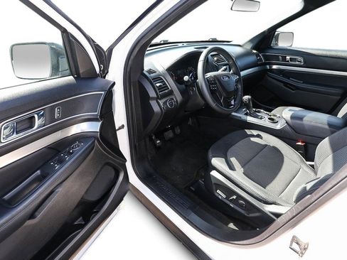 Used 2018 Ford Explorer XLT FWD image 11