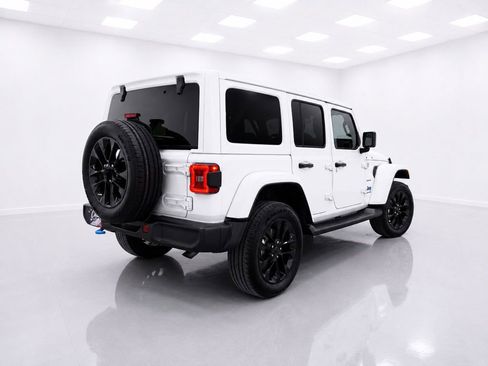 Used 2024 Jeep Wrangler Unlimited Sahara w/ Technology Group AWD/4WD image 5