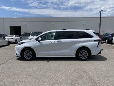 Certified 2026 Toyota Sienna XLE FWD image 2