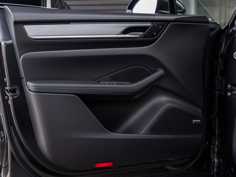 New 2025 Porsche Macan 4S Electric image 20