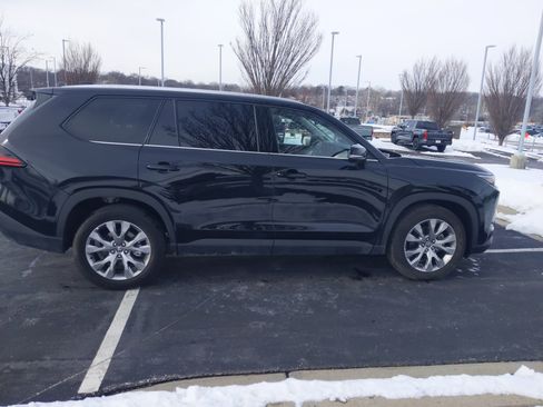 Used 2025 Toyota Grand Highlander Limited image 11