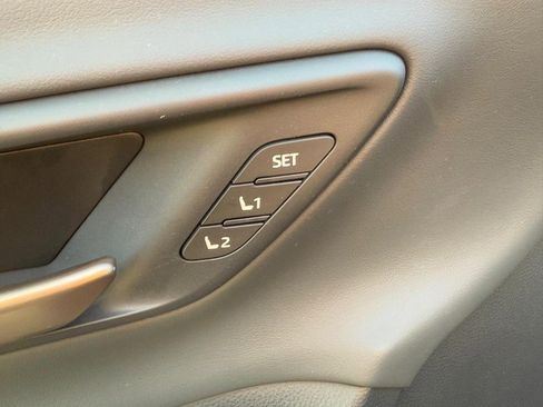 Used 2025 Toyota Crown Limited AWD (Natl) image 15