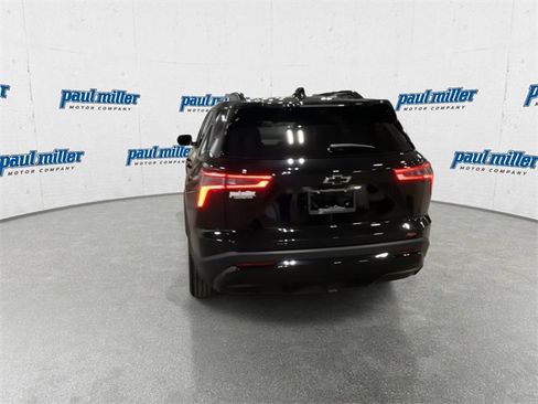 Used 2025 Chevrolet Equinox RS w/ Safety and Technology Package image 9