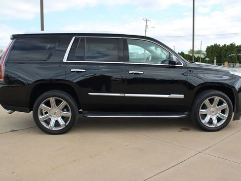 Used 2015 Cadillac Escalade Luxury AWD/4WD image 4