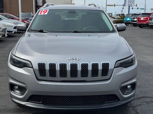Used 2019 Jeep Cherokee Latitude w/ Popular Appearance Group image 2