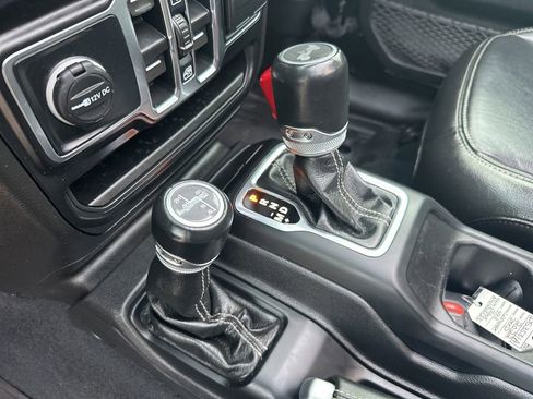 Used 2022 Jeep Wrangler Unlimited Sahara w/ Cold Weather Group image 31