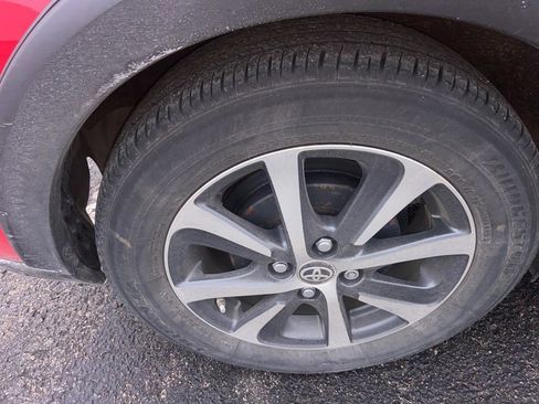 Used 2019 Toyota Prius C image 11