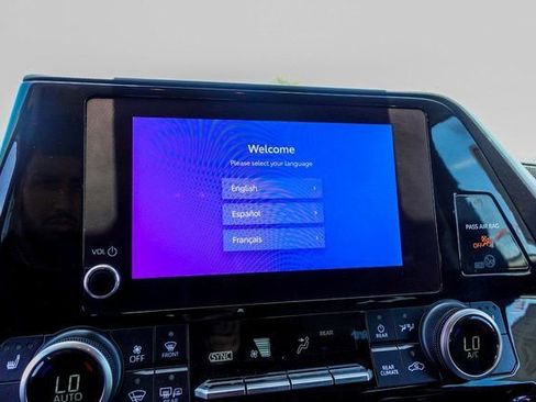 Certified 2023 Toyota Highlander XLE image 25