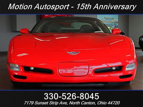 Used 2003 Chevrolet Corvette Coupe w/ Preferred Equipment Group RWD image 3