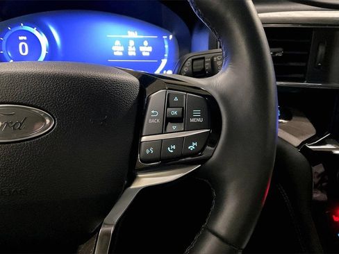 Certified 2022 Ford Explorer Platinum w/ Equipment Group 601A image 18