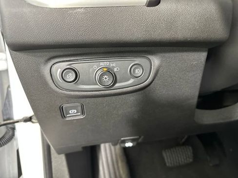 Used 2024 GMC Terrain SLT image 19