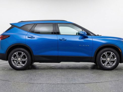 Used 2025 Chevrolet Blazer LT FWD image 11