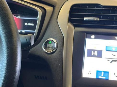 Used 2019 Ford Fusion SE FWD image 20