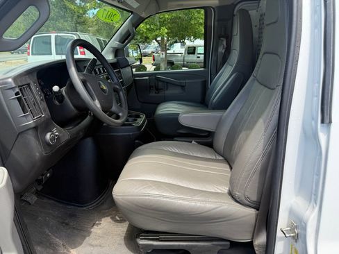 Used 2017 Chevrolet Express 2500 RWD image 13