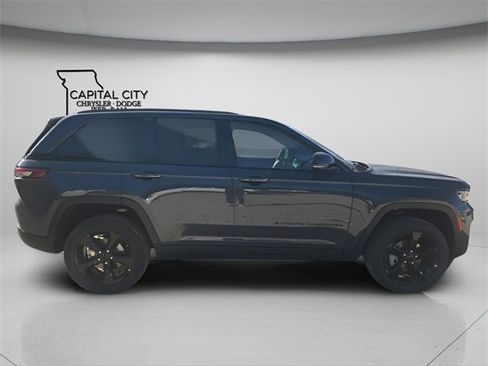 New 2025 Jeep Grand Cherokee Limited w/ Black Appearance Package image 10