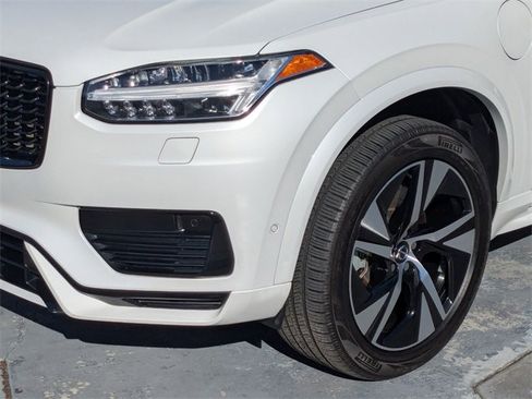 Used 2022 Volvo XC90 T8 R-Design w/ Advanced Package image 9