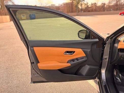 Used 2022 Nissan Sentra SV w/ SV Premium Package image 14