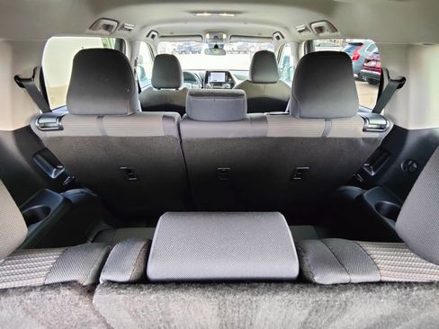 Used 2024 Toyota Highlander LE image 8