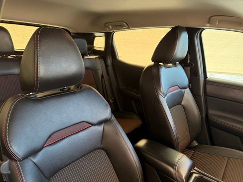 Used 2025 Nissan Kicks SR FWD image 18