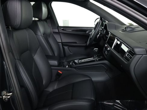 Certified 2026 Porsche Macan AWD/4WD image 31