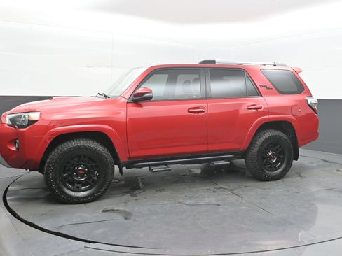 Used 2018 Toyota 4Runner TRD Off-Road Premium AWD/4WD image 4