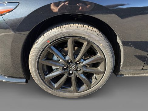 New 2026 MAZDA MAZDA3 Hatchback w/Premium Plus Pkg image 9
