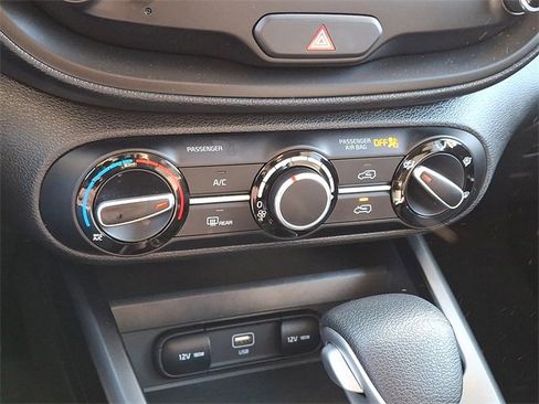 Used 2025 Kia Soul LX w/ LX Technology Package image 15