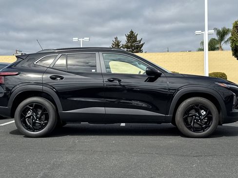Used 2026 Chevrolet Trax LT w/ Midnight Edition FWD image 4